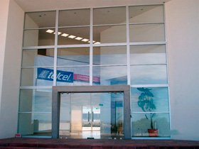 Canceleria y puerta automatica - Aluminio Integral Potosino (AIP)